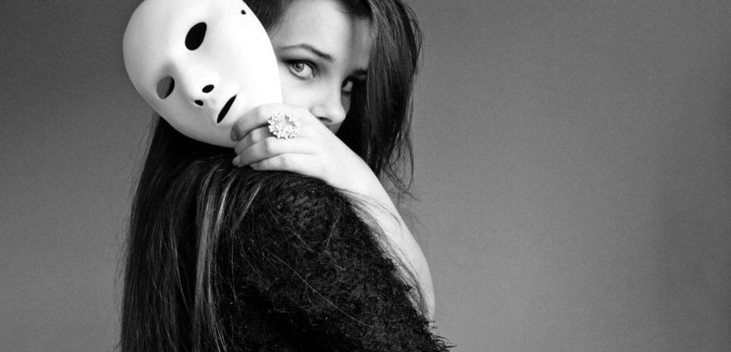 عوامل تأثیرگذار بر تشکیل بحران هویت