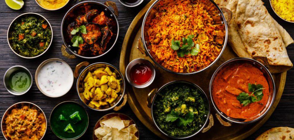 چشیدن طعم غذاهای هندی در سفر