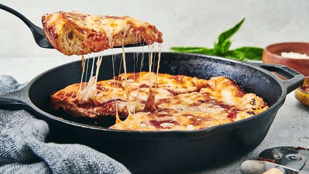 طرز تهیه پیتزا خانگی در ماهیتابه