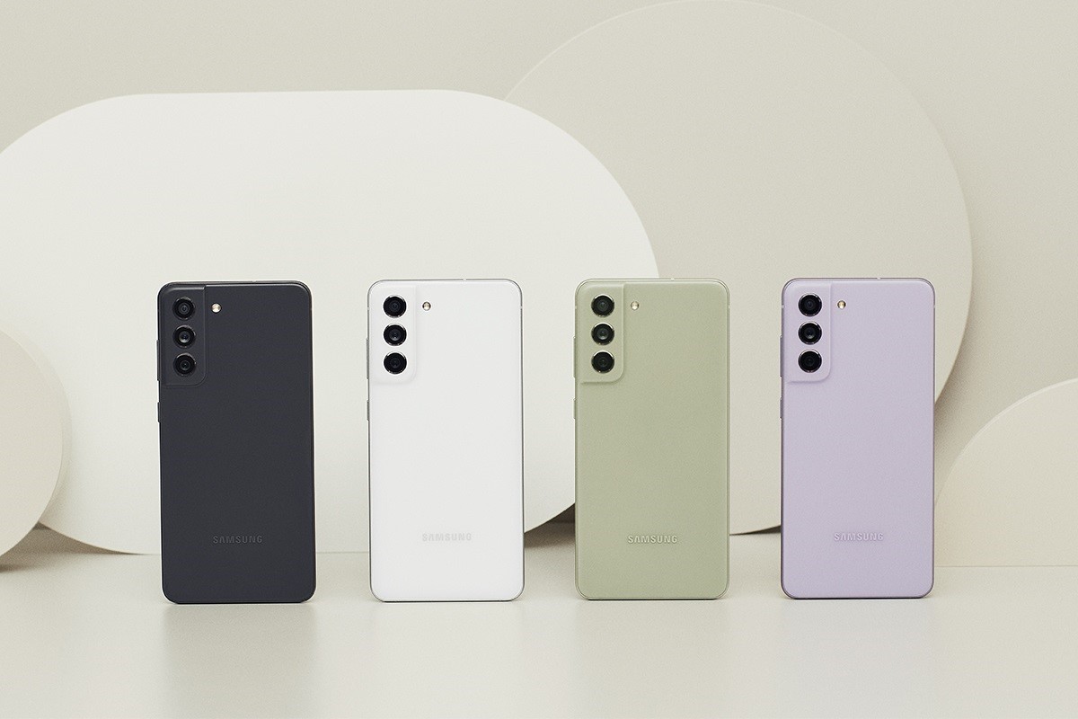 ۷. سامسونگ گلکسی S21 FE مدل ۲۵۶ گیگابایتی