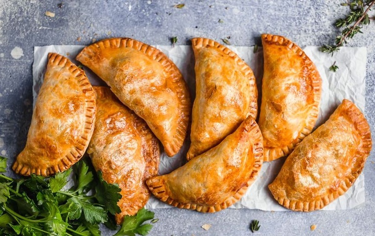 دستور تهیه پیراشکی خانگی خوشمزه با گوشت و قارچ