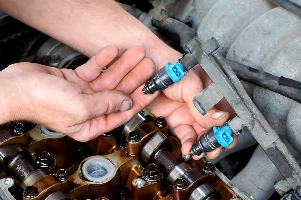 علائم کثیف بودن انژکتور ماشین و سوزن انژکتور - در این مقاله با علائم کثیف بودن سوزن انژکتور، پیامدهای آن، روش‌های شستشوی انژکتور ماشین و زمان مناسب تمیز کردن آن آشنا می‌شوید.