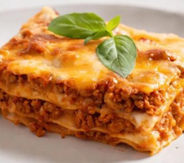 طرز تهیه سس بشامل برای لازانیا | فوت و فن خوش‌طعم‌تر شدن لایه‌های لازانیا