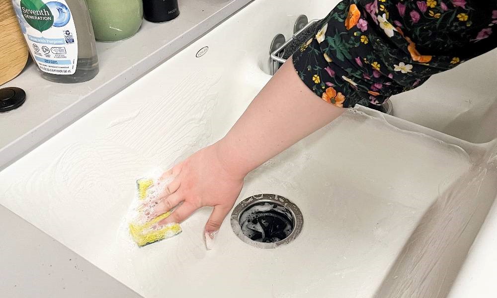 شوینده های شیمیایی قوی دشمن اصلی سینک گرانیتی